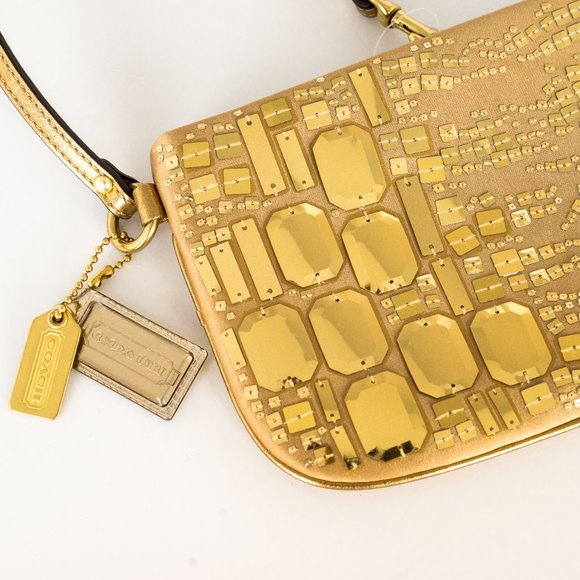 NWT Coach limited edition holiday wristlet - Picture 3 of 7